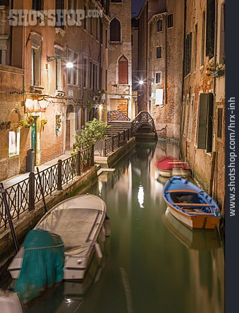 
                Kanal, Venedig, Cale Lavezzera                   