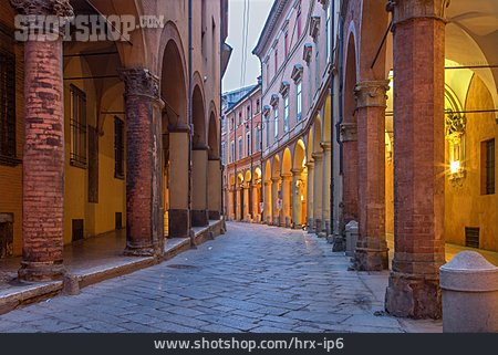 
                Bologna, Via Santo Stefano                   