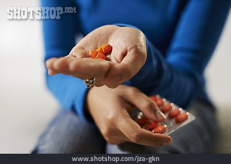 
                Hand, Pille, Tabletteneinnahme                   