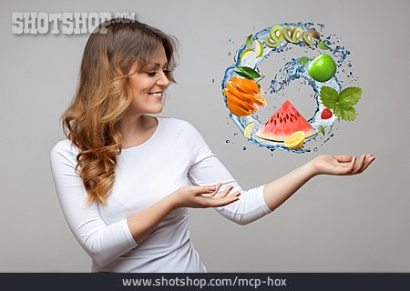 
                Junge Frau, Gesunde Ernährung, Obst, Vitamine                   