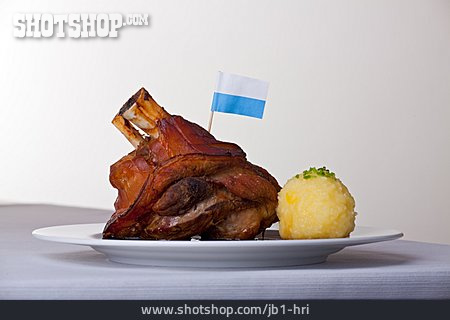 
                Bayrische Küche, Schweinshaxe                   
