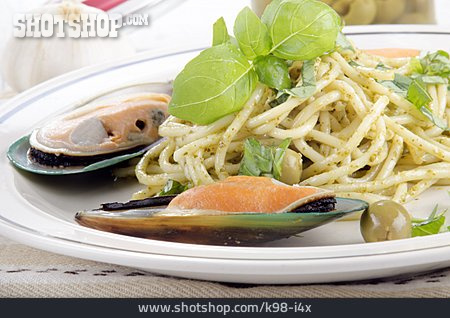
                Muscheln, Meeresfrüchte, Spaghetti                   