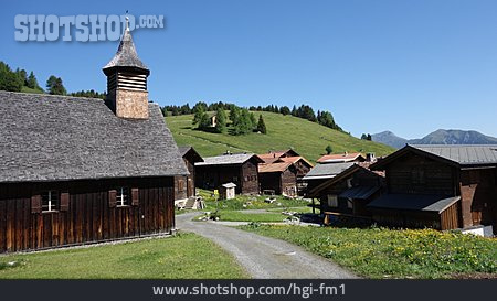 
                Dorf, Holzhaus, Mutten                   