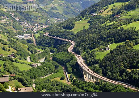 
                Südtirol, Brenner Autobahn, Eisacktal                   