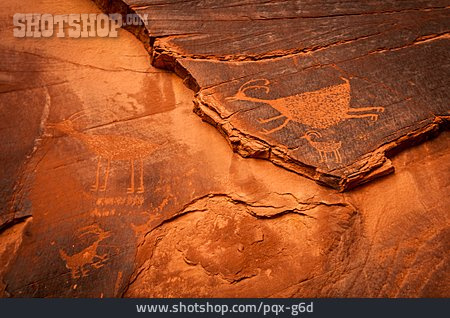
                Monument Valley, Indianisch, Felsmalerei                   