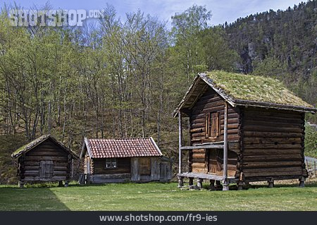 
                Holzhütte, Scheune, Stabbur                   