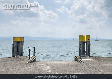 
                Bodensee, Schiffsanleger, Langenargen                   