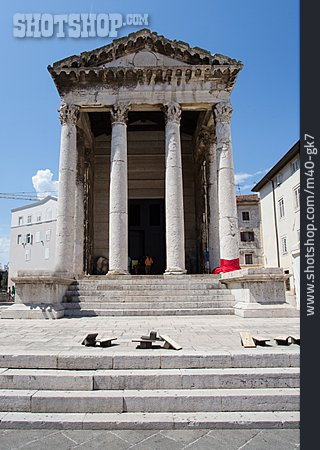 
                Pula, Augustus-tempel                   