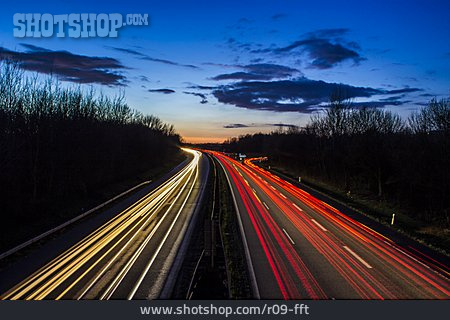
                Autobahn, Lichtspur, Leuchtstreifen                   