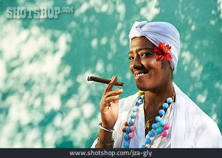 
                Frau, Rauchen, Zigarre, Kubanerin                   