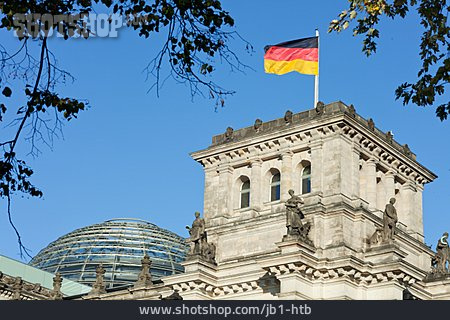 
                Reichstag, Bundestag, Deutschlandflagge                   