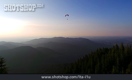 
                Aussicht, Alpenvorland, Gleitschirmfliegen, Brauneck                   