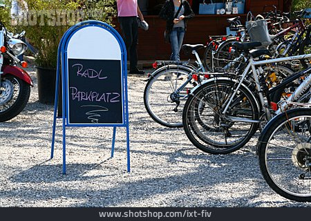 
                Fahrräder, Fahrradparkplatz                   