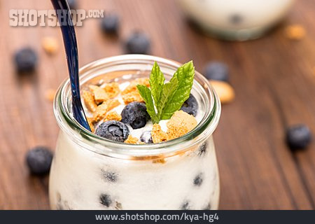 
                Fruchtjoghurt, Cantuccini, Blaubeerjoghurt                   