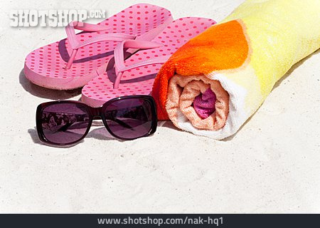 
                Sonnenbrille, Strandurlaub, Flip-flops                   