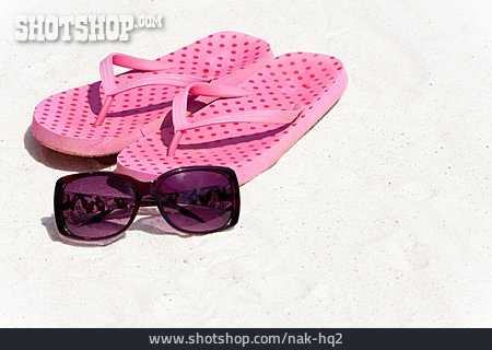 
                Sonnenbrille, Strandurlaub, Flip-flops                   