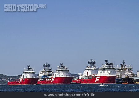 
                Schiffe, Flotte                   
