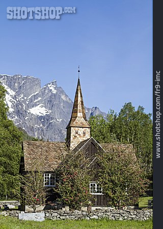 
                Holzkirche, Romsdal                   