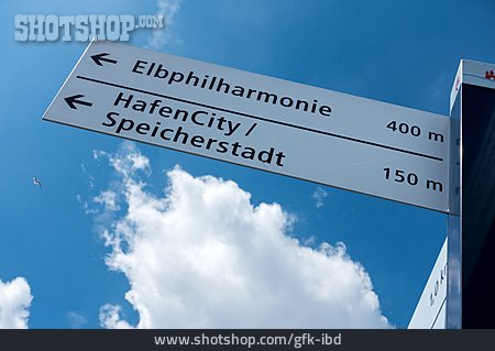 
                Hamburg, Speicherstadt, Wegweiser, Hafencity, Elbphilharmonie                   