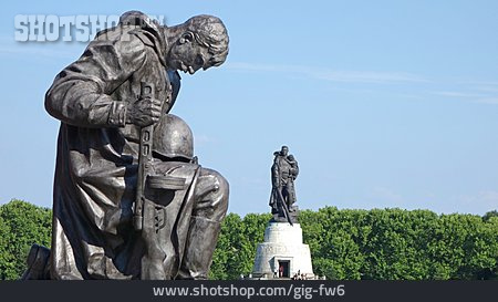 
                Denkmal, Sowjetisches Ehrenmal                   