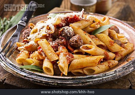 
                Pasta, Italienische Küche, Hackbällchen, Salsiccia                   