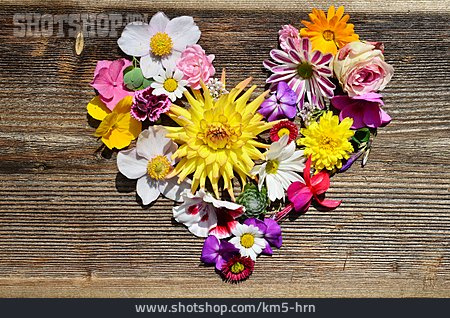 
                Muttertag, Blüten, Blumenherz                   