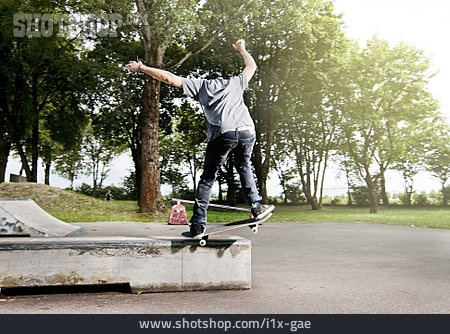 
                Lifestyle, Springen, Urban, Skater, Skateboard, Skateboarding, Skaten                   