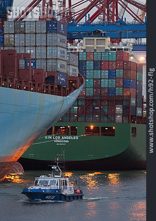 
                Handel, Frachtschiff, Containerschiff                   