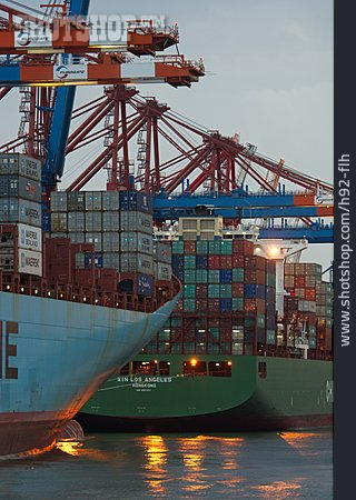 
                Handel, Frachtschiff, Containerschiff                   