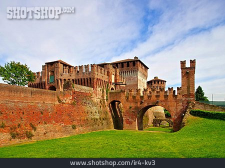 
                Burg, Italien, Soncino                   