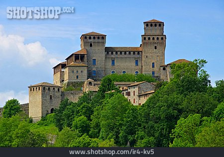 
                Burg, Italien, Torrechiara                   
