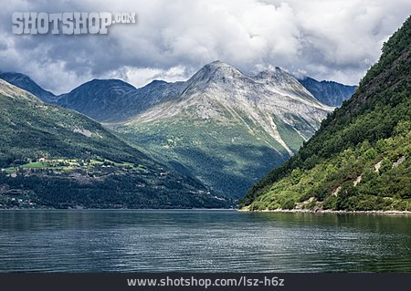 
                Norwegen, Fjord, Storfjord, Sunnmore                   