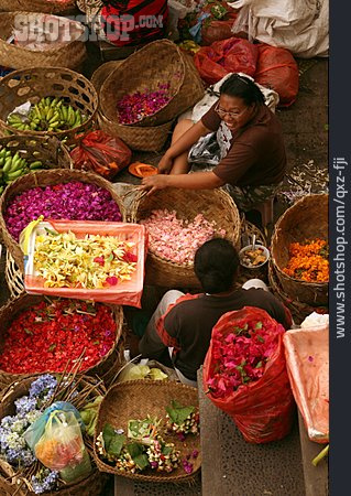 
                Markt, Bali, Blumenverkäuferin                   