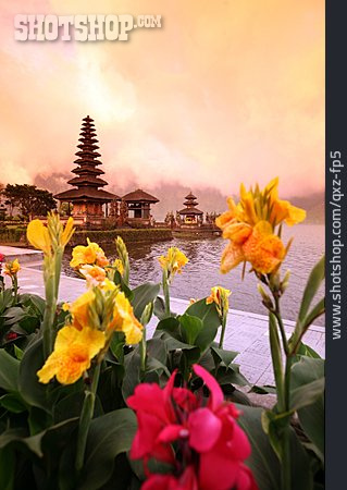 
                Bali, Pura Ulun Danu, Wassertempel                   