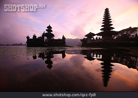 
                Tempel, Bali, Pura Ulun Danu                   