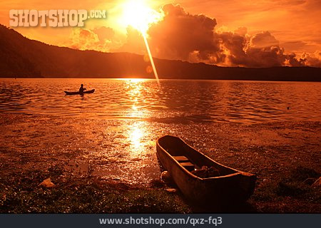 
                Sonnenuntergang, Danau Batur                   