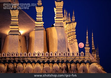 
                Stupa, Pha That Luang                   