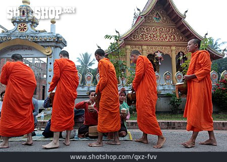 
                Buddhismus, Mönch, Verpflegung, Vat Xienthong                   