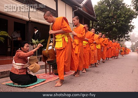
                Mönch, Verpflegung, Vat Xienthong                   