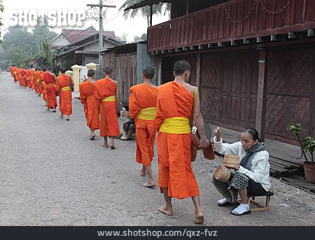 
                Mönch, Verpflegung, Vat Xienthong                   