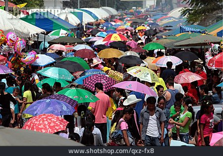 
                Menschenmenge, Regenschirm, Laos, Vientiane                   