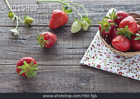 
                Erdbeere, Obstschale                   