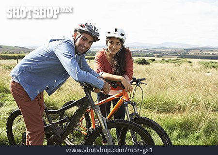 
                Paar, Radfahrer, Mountainbike, Fahrradtour                   