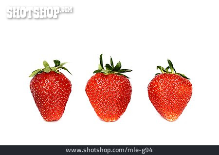 
                Drei Gegenstände, Erdbeeren                   