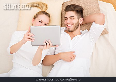 
                Couple, Tablet-pc                   