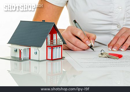 
                Kaufvertrag, Modellhaus, Unterschreiben, Hauskauf                   