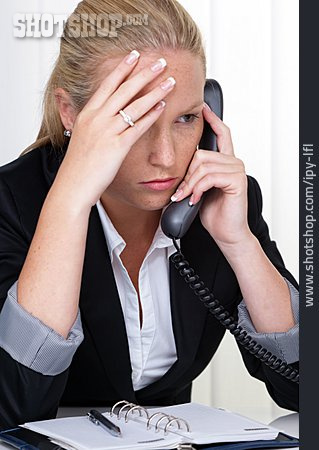 
                Geschäftsfrau, Telefonieren, Beschwerde                   
