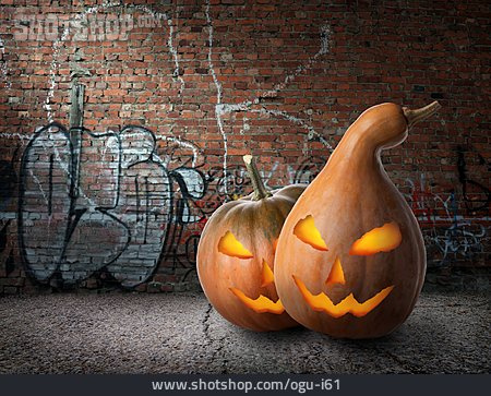
                Horror, Halloween                   