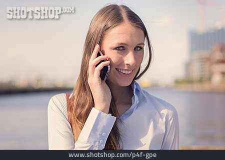 
                Geschäftsfrau, Mobile Kommunikation, Telefonieren                   