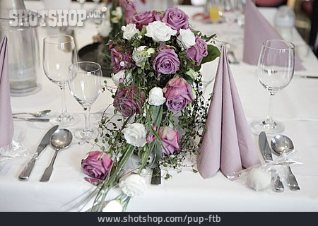 
                Brautstrauß, Festtafel, Blumengesteck                   